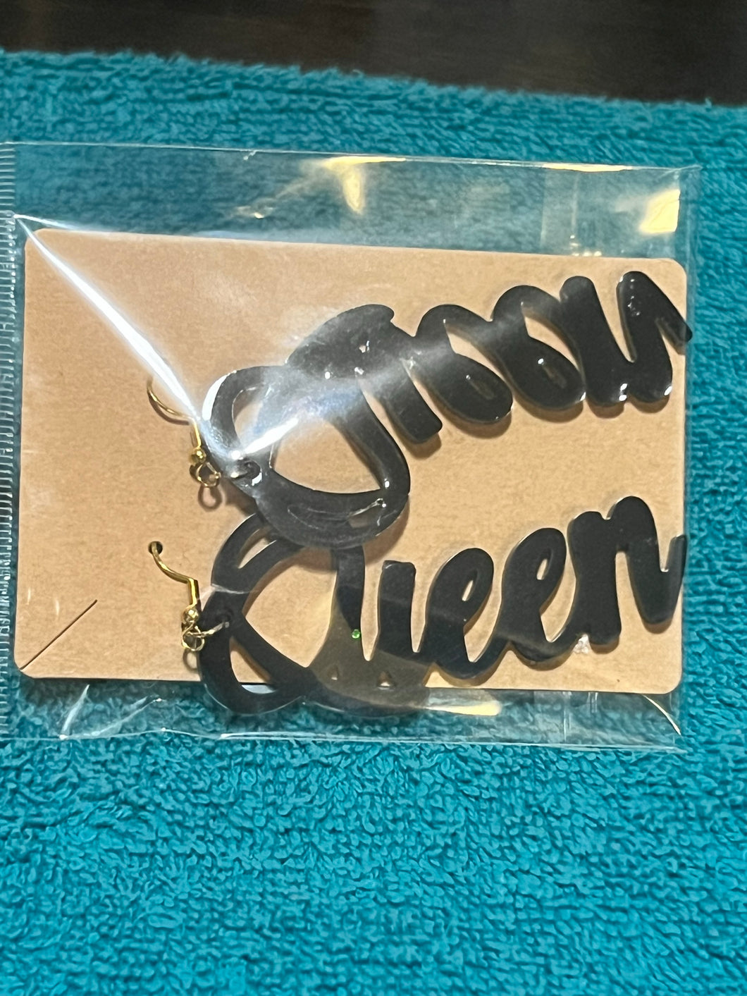 Queen Status Earrings (Black)